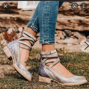 Freebird Martina size ice size 8
